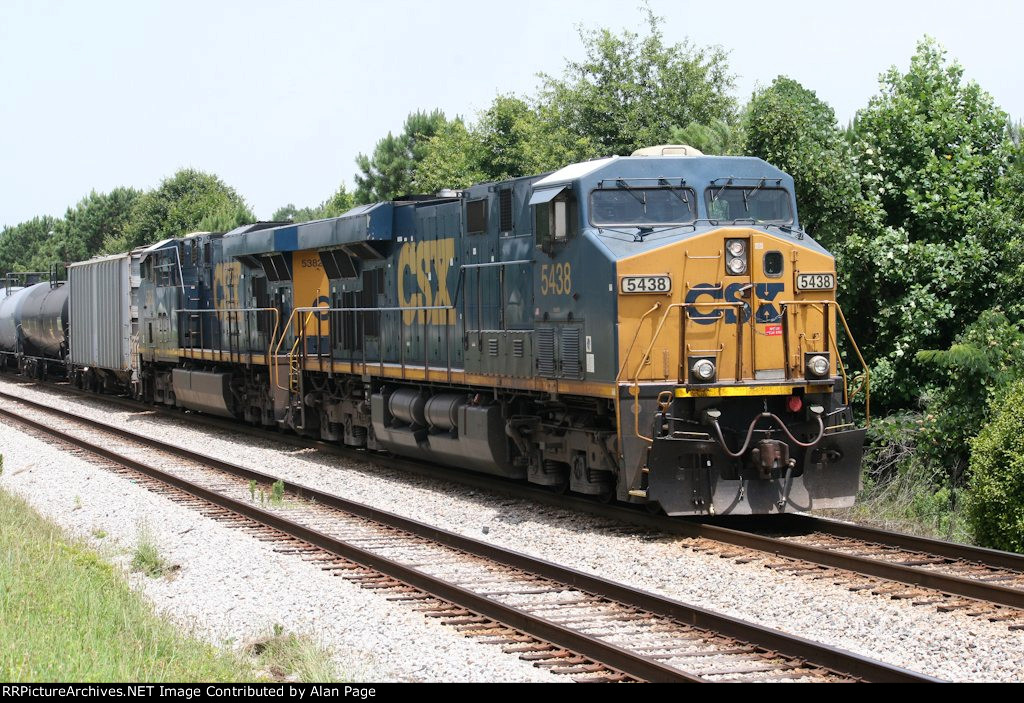 CSX 5438 and 5382